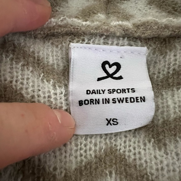 Daily Sports | White Beige Chevron Cardigan Sweater Sz XS - Picture 4 of 8